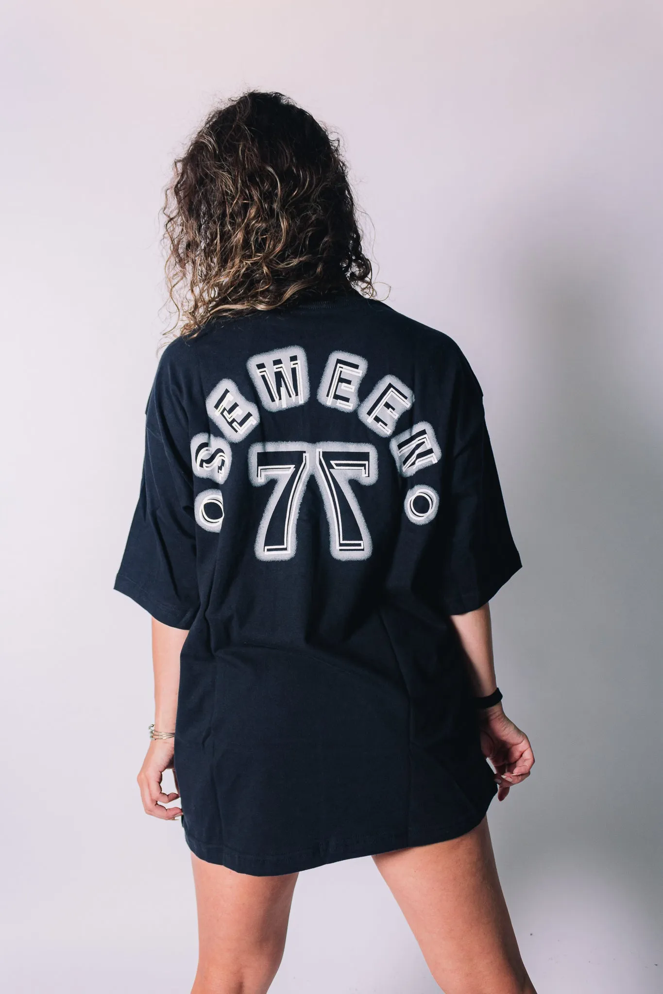 Camiseta Oversized Contra Mão