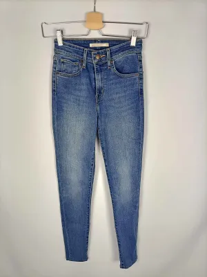 LEVI'S. Jeans clásicos pitillo T.32