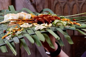 MAUP - 10 stuks gegrillde Sate stokjes met pindasaus